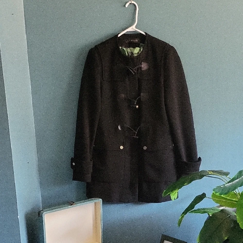 Zara Elegant Black Coat - Picture 1 of 6